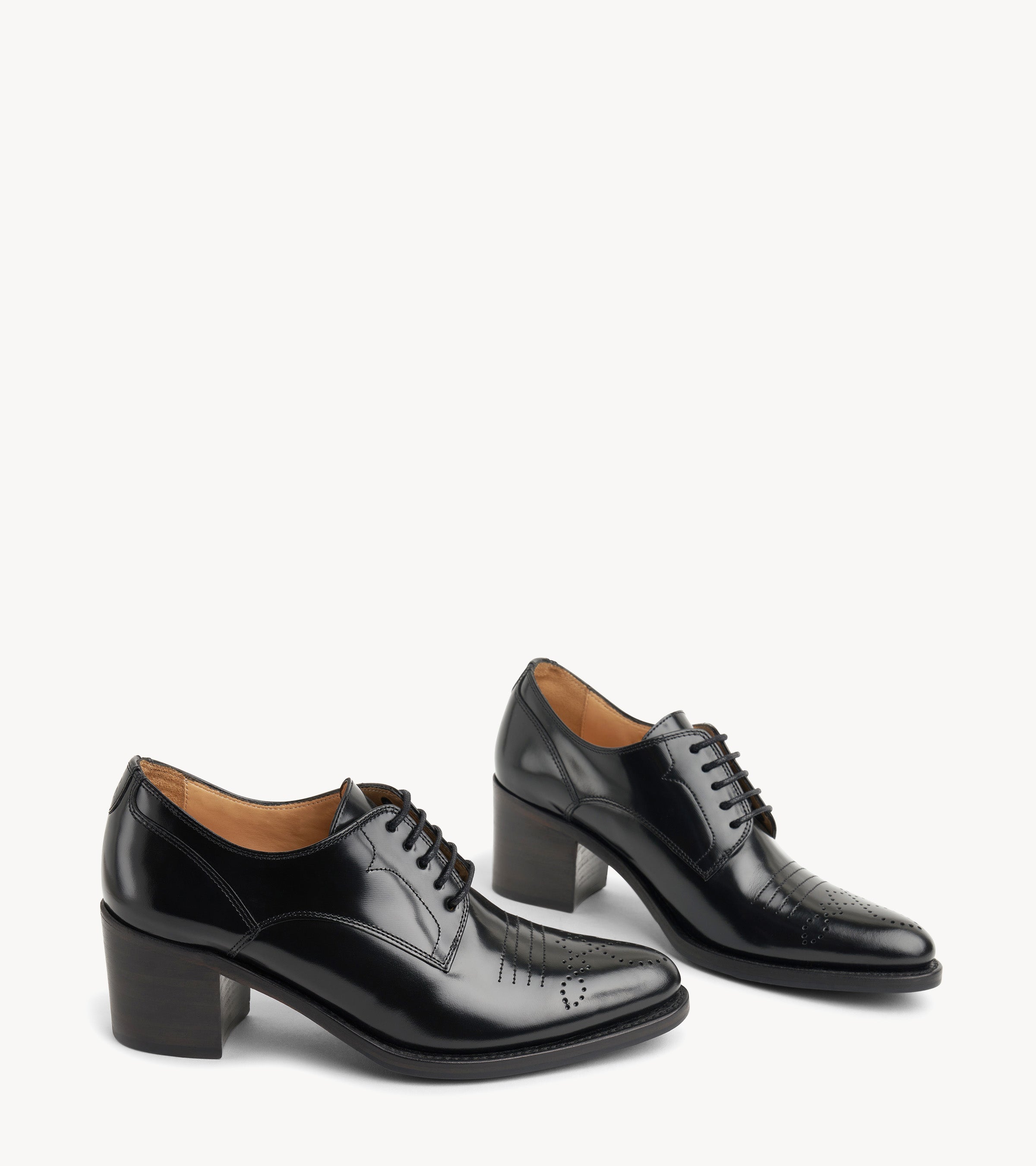 Miss Button Midheel