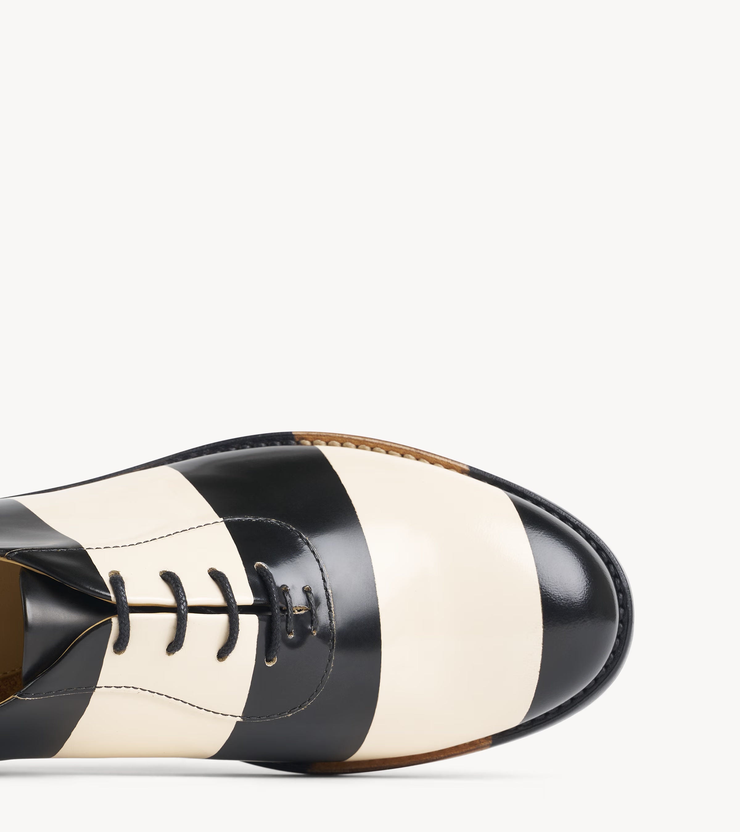 Mr. Smith Oxford — close-up of the toe cap on the multicolor leather oxford
